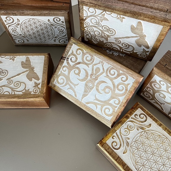 Wood carved box - Picture 6 of 9